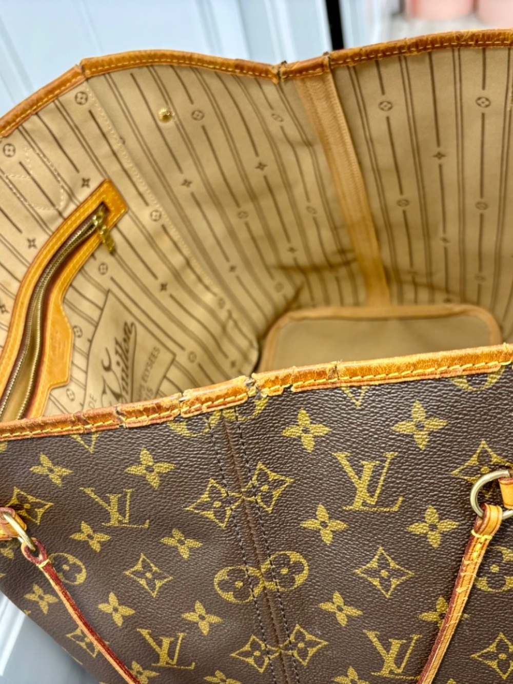 Louis Vuitton Monogram Neverfull GM - Picture 10 of 14